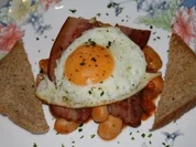 Cowboy-Dinner a la Bonanza (Beans,Bacon and Fried Eggs) - Rezept