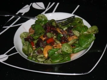 Rezept: scharfer Feldsalat mit Balsamicodressing und Cashewkernen scharfer Feldsalat mit Balsamicodressing und Cashewkernen - Rezept