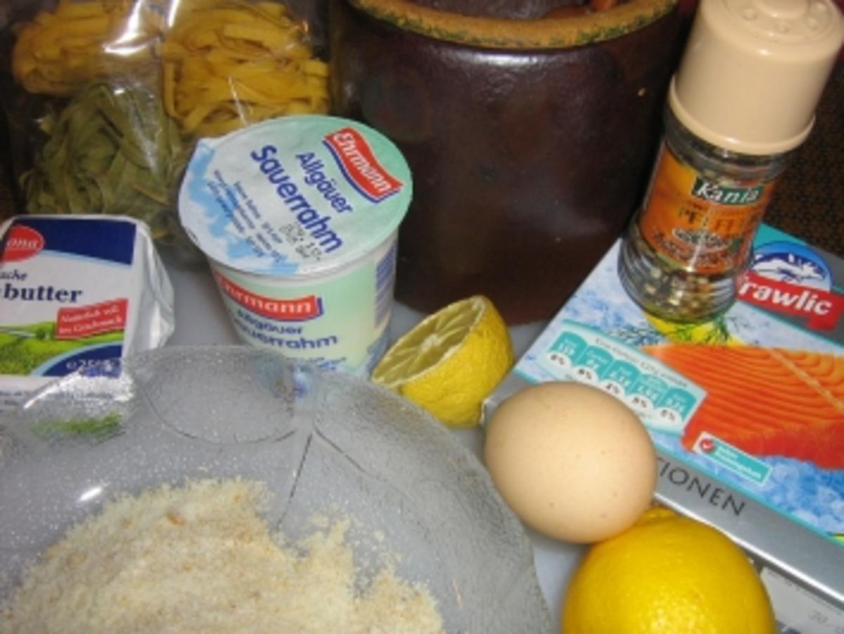 Zitronenlachs unter einer Parmesankruste mit Zitronensauce an Tagliatelle - Rezept - Bild Nr. 2
