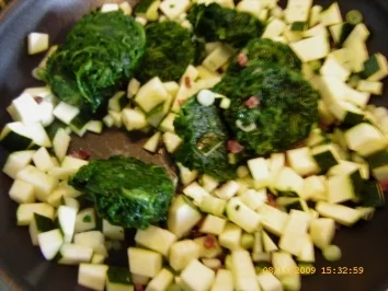 Rezept: Bunte Garnelen-Spaghetti-Pfanne mit Blattspinat Bild Nr. 7 Bunte Garnelen-Spaghetti-Pfanne mit Blattspinat - Rezept - Bild Nr. 7