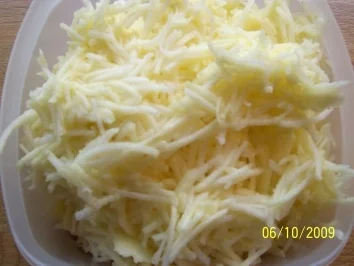 Rezept: Geschnitzelte Apfeltorte mit Ahornsirup Bild Nr. 6 Geschnitzelte Apfeltorte mit Ahornsirup - Rezept - Bild Nr. 6