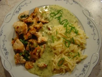 Hähnchen-Geschnetzeltes mit Lauchzwiebeln und Rosmarin - Rezept