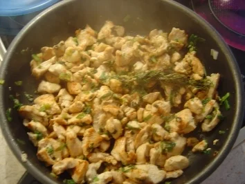 Hähnchen-Geschnetzeltes mit Lauchzwiebeln und Rosmarin - Rezept - Bild Nr. 4