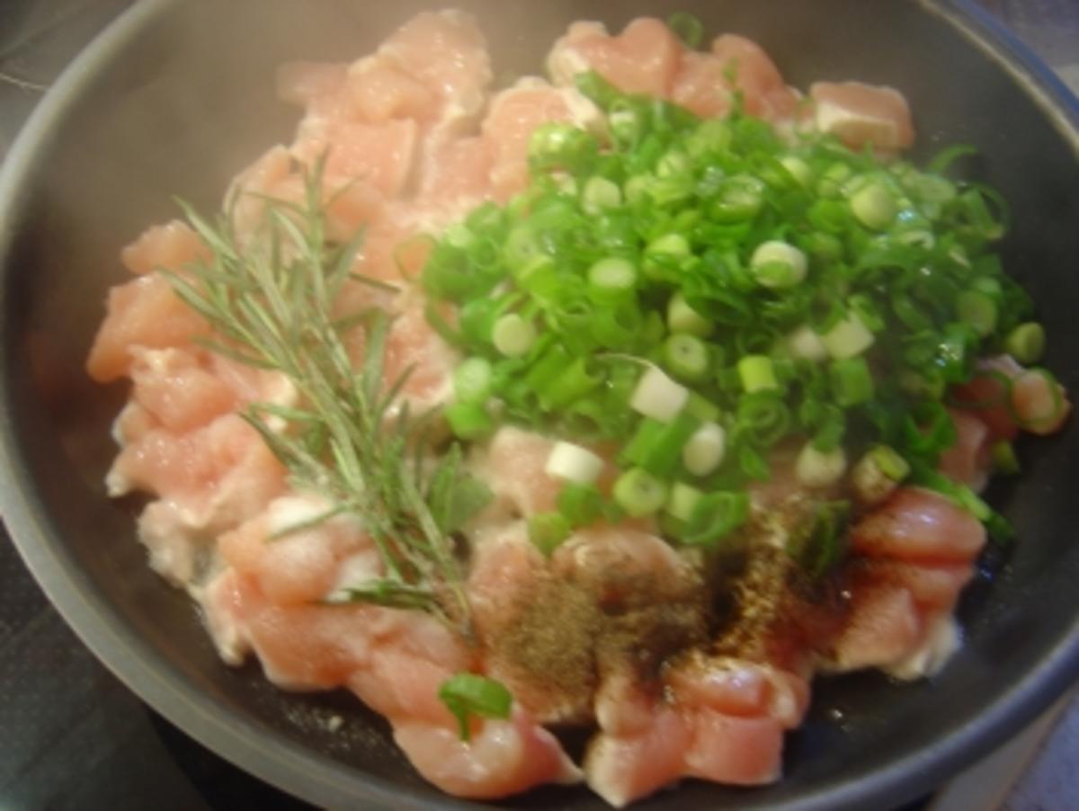 Hähnchen-Geschnetzeltes mit Lauchzwiebeln und Rosmarin - Rezept - Bild Nr. 3