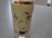 Eierlikörcreme mit Pflaumen - Rezept