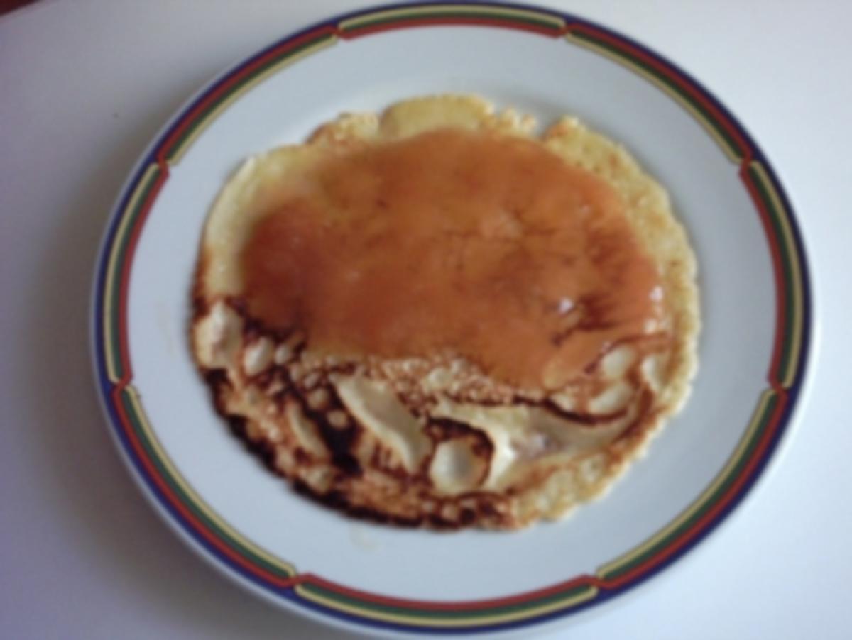 Eierkuchen mit Ananas-Pfirsich-Marmelade - Rezept - kochbar.de