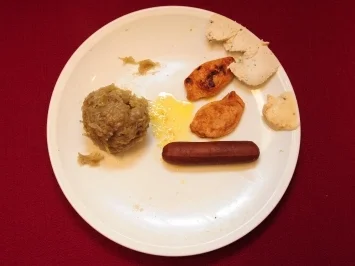 Rezept: Thüringer rohe Klöße mit Sojamedaillons und geräucherten Seitanrollen (Rainer Langhans) Thüringer rohe Klöße mit Sojamedaillons und geräucherten Seitanrollen (Rainer Langhans) - Rezept