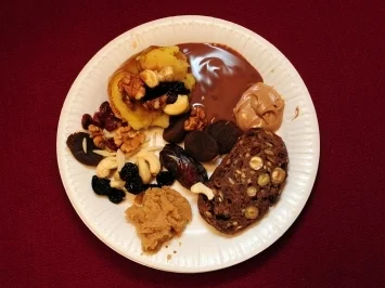 Bratäpfel gefüllt mit Grenobler Walnüssen und getrockneten Beeren mit Macadamiannusscreme (Rainer Langhans) - Rezept