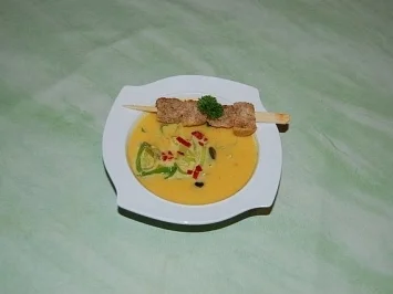 Feurige Kürbiscremesüppchen mit Croutonspiessen - Rezept