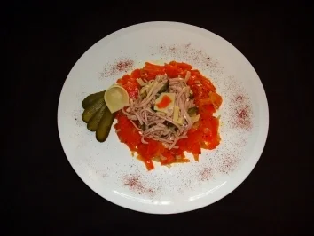 Rezept: Blanchierter Möhrensalat umschließt Wurstsalat Bild Nr. 2 Blanchierter Möhrensalat umschließt Wurstsalat - Rezept - Bild Nr. 2