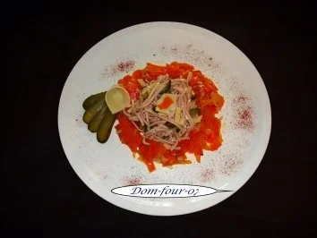 Rezept: Blanchierter Möhrensalat umschließt Wurstsalat Blanchierter Möhrensalat umschließt Wurstsalat - Rezept