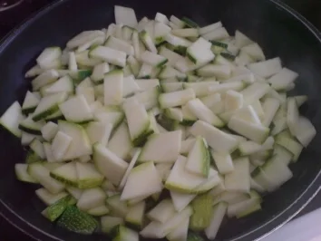 Ein Nest aus frischem Gartengemüse mit gefüllten Hähnchenschnitzel - Rezept - Bild Nr. 6
