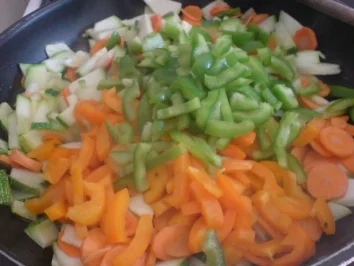 Ein Nest aus frischem Gartengemüse mit gefüllten Hähnchenschnitzel - Rezept - Bild Nr. 10