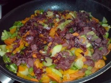 Ein Nest aus frischem Gartengemüse mit gefüllten Hähnchenschnitzel - Rezept - Bild Nr. 15