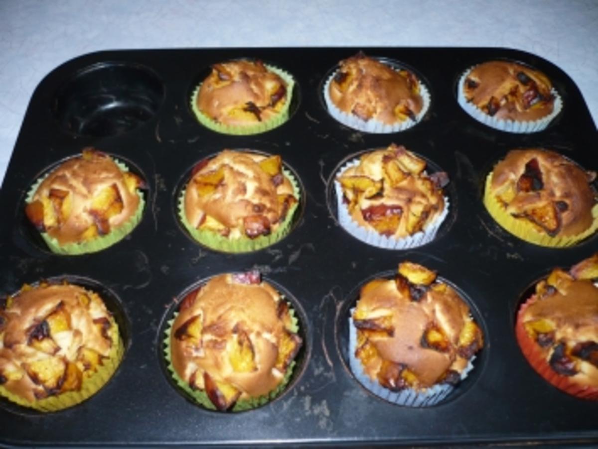 Bilder für Muffins mit Nektarinen und Marzipan - Rezept