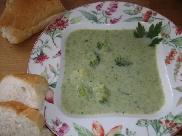 Rezept: Brocollie Sahne Suppe mit Baquette Brocollie Sahne Suppe mit Baquette - Rezept