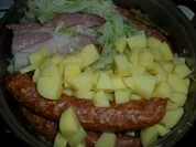 Weißkohlgemüse mit Mettwürstchen - Rezept