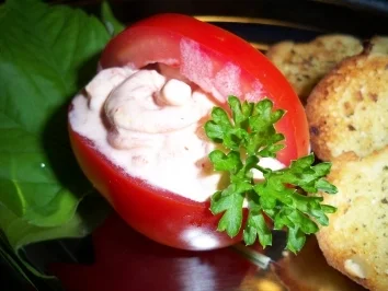 Tomatenkörbchen mit Krabbencocktail gefüllt - Rezept - Bild Nr. 2