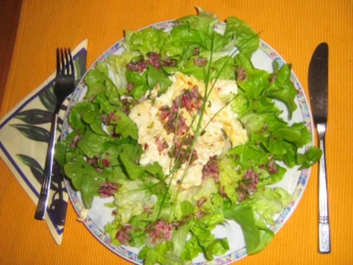 Bilder für Gegrillter Schafskäse auf Blattsalat - Rezept