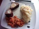Vogelnester mit Buttermöhrchen,Petersiliensoße und Kartoffelpürree - Rezept