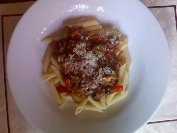 Mediterrane Hackfleischpfanne mit Penne - Rezept