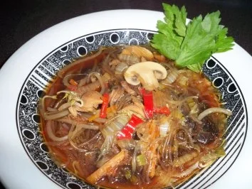 Asiatische Kohlsuppe mit Entenfleisch - Rezept