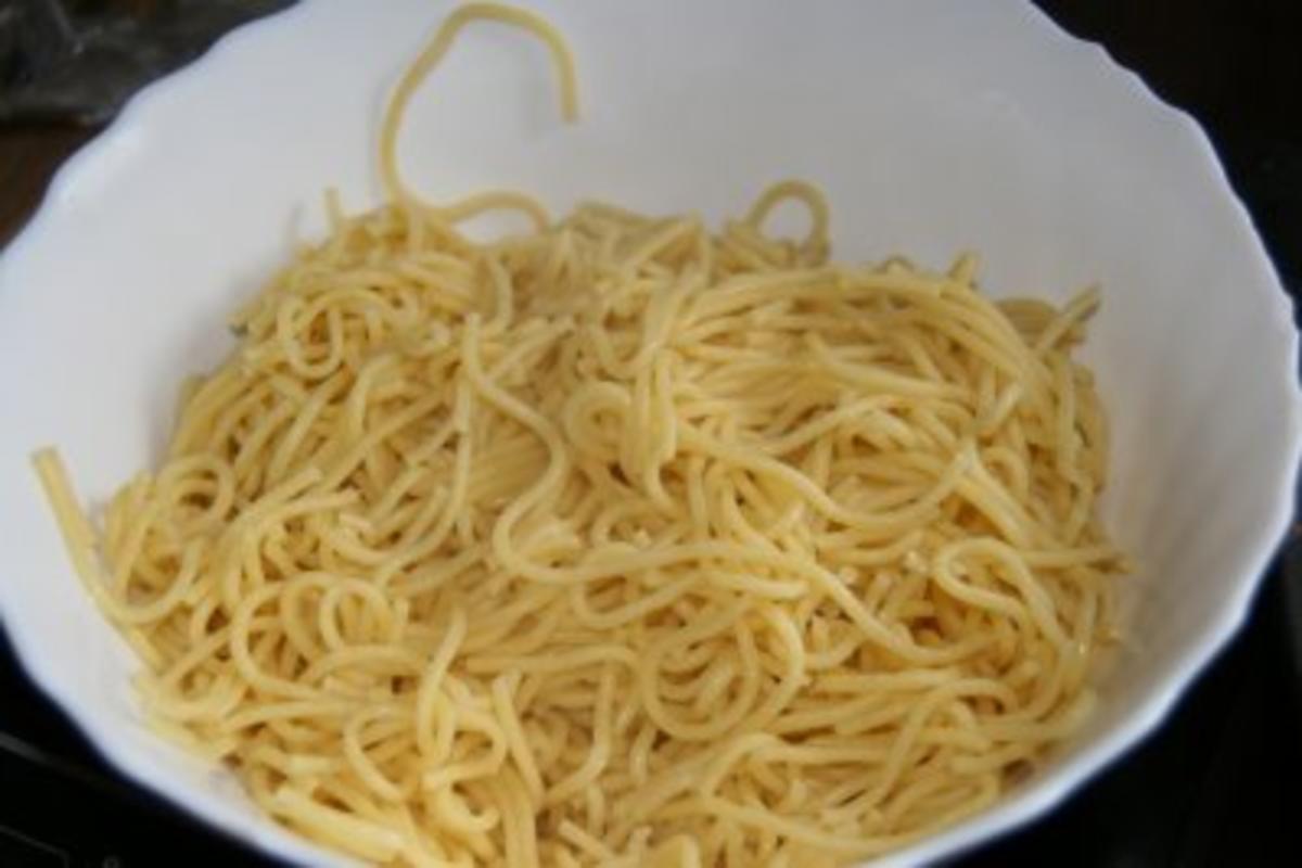 Spaghetti mit Garnelen in Kräuter-Tomaten-Sauce - Rezept - Bild Nr. 5