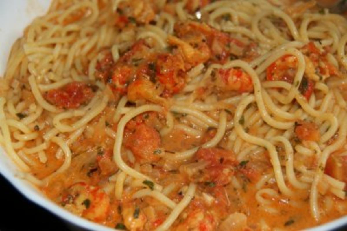 Spaghetti mit Garnelen in Kräuter-Tomaten-Sauce - Rezept - Bild Nr. 7