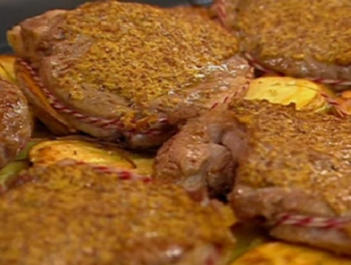 Rib-Eye Steak mit Zwiebeln, Knoblauch, Peperoni und Tomaten - Rezept