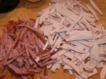 Rezept: Wurstsalat mit Cabanossi Bild Nr. 2 Wurstsalat mit Cabanossi - Rezept - Bild Nr. 2