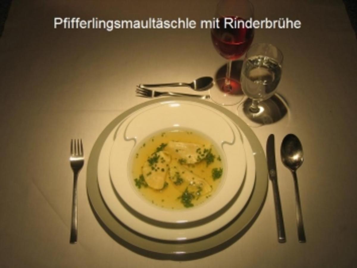 Kochduellrezept 2-  Pfifferlingsmaultäschle  in Rinderbrühe, Lachs- Spinatquiche mit Herbstsalat, Tonkabohnenstrudel mit Mangoragout - Rezept - Bild Nr. 2