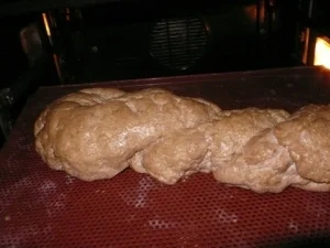 Pizzakatzes Sauerteig-Hefezopf - Rezept - Bild Nr. 3