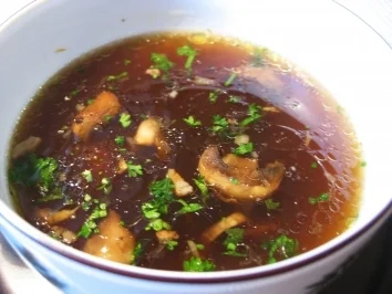 Rezept: Klare Champignonsuppe ... Klare Champignonsuppe ... - Rezept