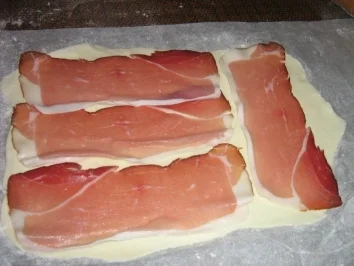 Blätterteigröllchen mit Schinken und Käse - Rezept - Bild Nr. 3