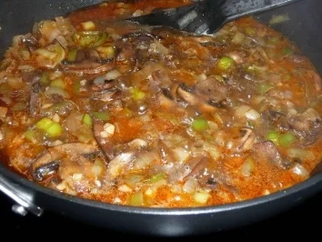 Rezept: Rollbraten mit Pilz-Lauch-Soße und Spätzle Bild Nr. 9 Rollbraten mit Pilz-Lauch-Soße und Spätzle - Rezept - Bild Nr. 9