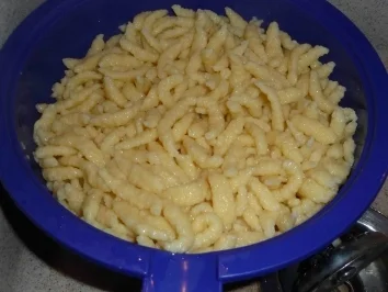 Rezept: Rollbraten mit Pilz-Lauch-Soße und Spätzle Bild Nr. 10 Rollbraten mit Pilz-Lauch-Soße und Spätzle - Rezept - Bild Nr. 10