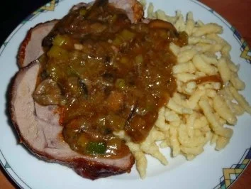 Rezept: Rollbraten mit Pilz-Lauch-Soße und Spätzle Rollbraten mit Pilz-Lauch-Soße und Spätzle - Rezept
