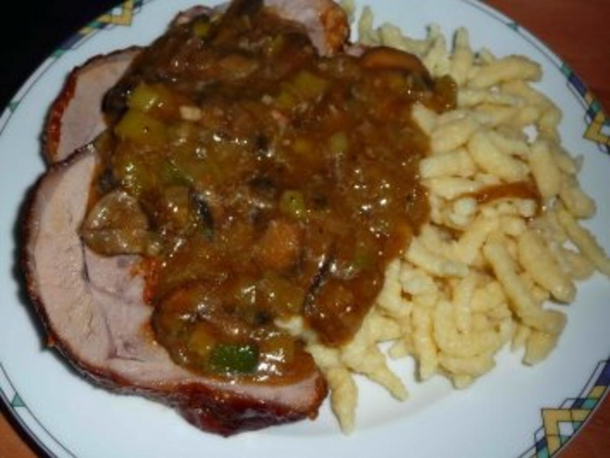 Rollbraten mit Pilz-Lauch-Soße und Spätzle - Rezept - kochbar.de