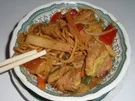 Chop Suey mit Pute und Bratnudeln - Rezept