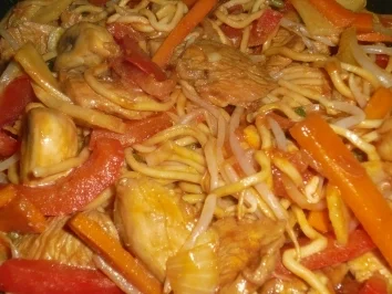 Rezept: Chop Suey mit Pute und Bratnudeln Bild Nr. 2 Chop Suey mit Pute und Bratnudeln - Rezept - Bild Nr. 2