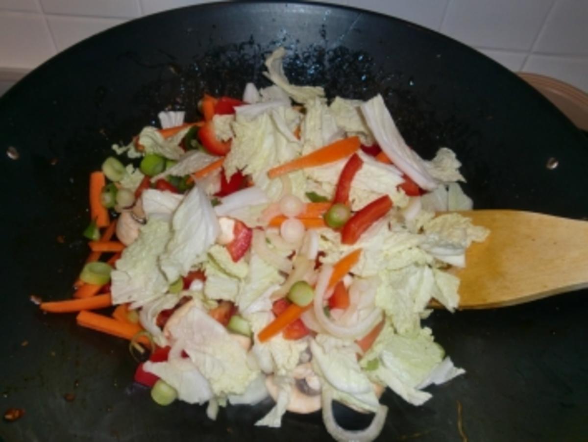 Chop Suey mit Pute und Bratnudeln - Rezept - Bild Nr. 7