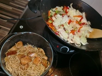 Rezept: Chop Suey mit Pute und Bratnudeln Bild Nr. 8 Chop Suey mit Pute und Bratnudeln - Rezept - Bild Nr. 8