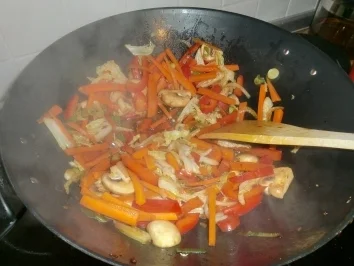 Rezept: Chop Suey mit Pute und Bratnudeln Bild Nr. 10 Chop Suey mit Pute und Bratnudeln - Rezept - Bild Nr. 10