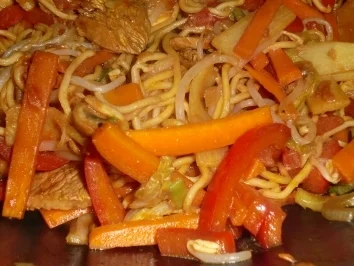 Rezept: Chop Suey mit Pute und Bratnudeln Bild Nr. 11 Chop Suey mit Pute und Bratnudeln - Rezept - Bild Nr. 11