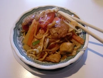 Rezept: Chop Suey mit Pute und Bratnudeln Bild Nr. 12 Chop Suey mit Pute und Bratnudeln - Rezept - Bild Nr. 12