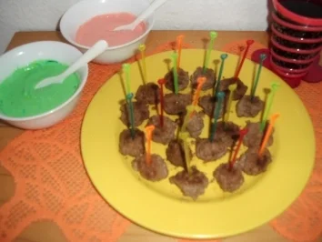 Scharfe Hackbällchen mit roter und grüner Soße - Rezept - Bild Nr. 2