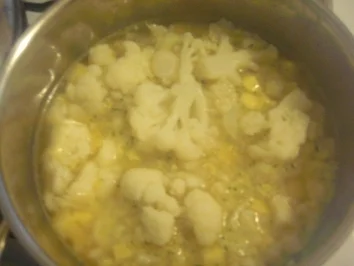 Rezept: Blumenkohlsuppe mit Rucola Bild Nr. 2 Blumenkohlsuppe mit Rucola - Rezept - Bild Nr. 2