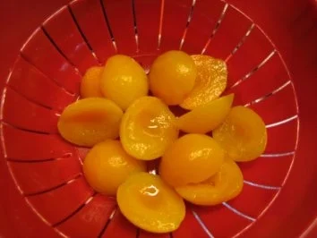 Rodonkuchen mit Schokolade und Aprikosenhälften - Rezept - Bild Nr. 4