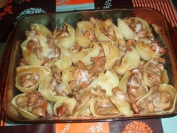 Rezept: Muschelteigwaren gefüllt mit frischen Champignons, Eierschwämmen und Austernpilzen. Muschelteigwaren gefüllt mit frischen Champignons, Eierschwämmen und Austernpilzen. - Rezept