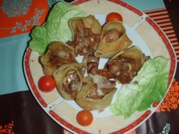 Rezept: Muschelteigwaren gefüllt mit frischen Champignons, Eierschwämmen und Austernpilzen. Bild Nr. 2 Muschelteigwaren gefüllt mit frischen Champignons, Eierschwämmen und Austernpilzen. - Rezept - Bild Nr. 2